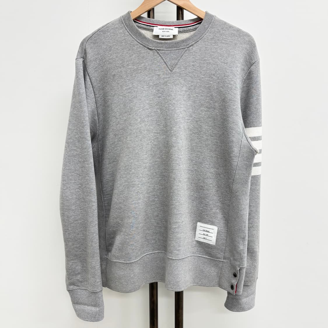 [5]톰브라운 사선완장 맨투맨  상품이미지1