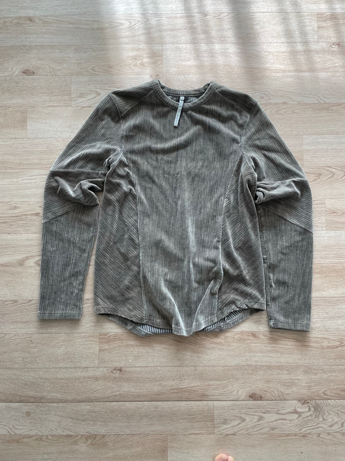 노이어 벨벳티셔츠 상품이미지5