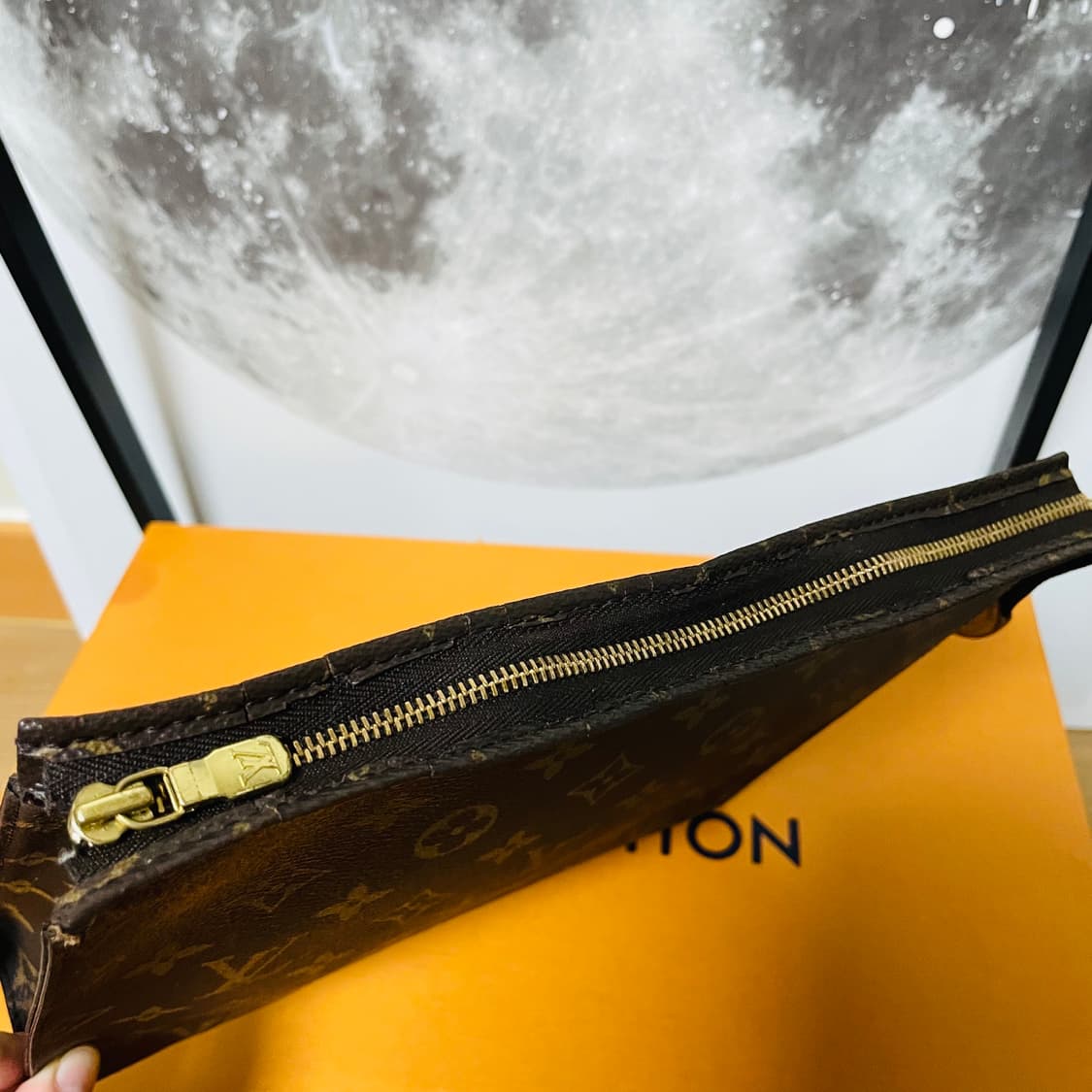 정품) 루이비통 토일렛 26 클러치 백 M47542 상품이미지7