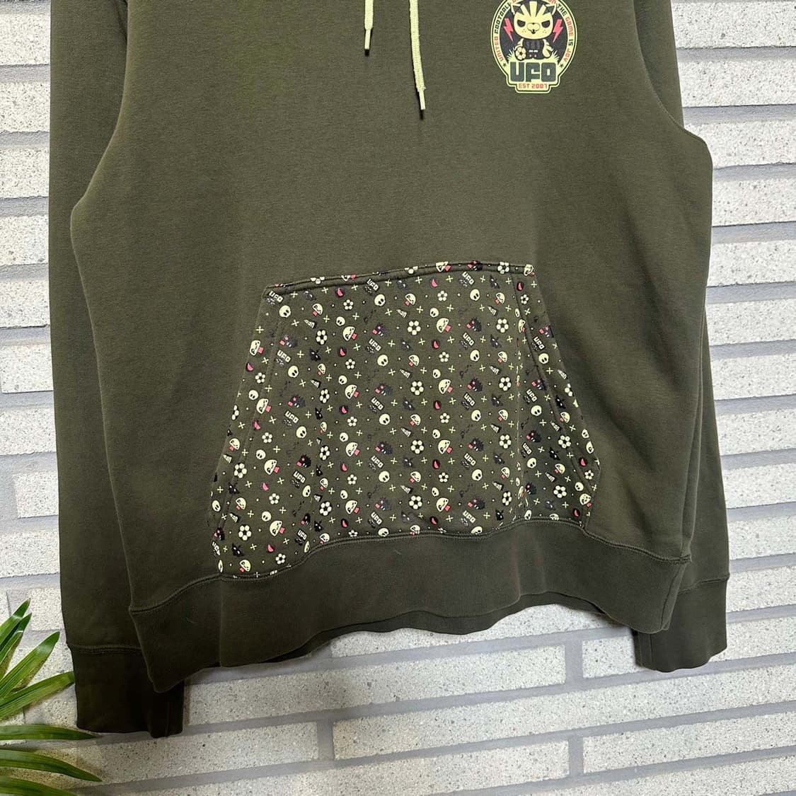 나이키 후드티 캥거루 포켓 올오버 그래픽 프린트 패턴 디테일 카키 상품이미지4