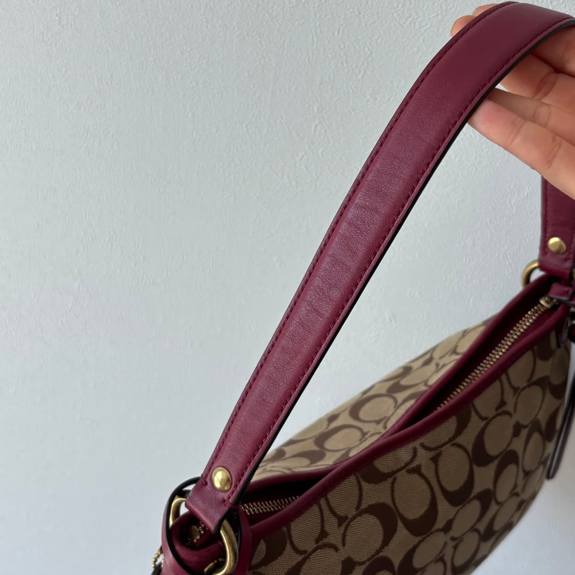 Coach Signature Canvas Hobo 상품이미지6