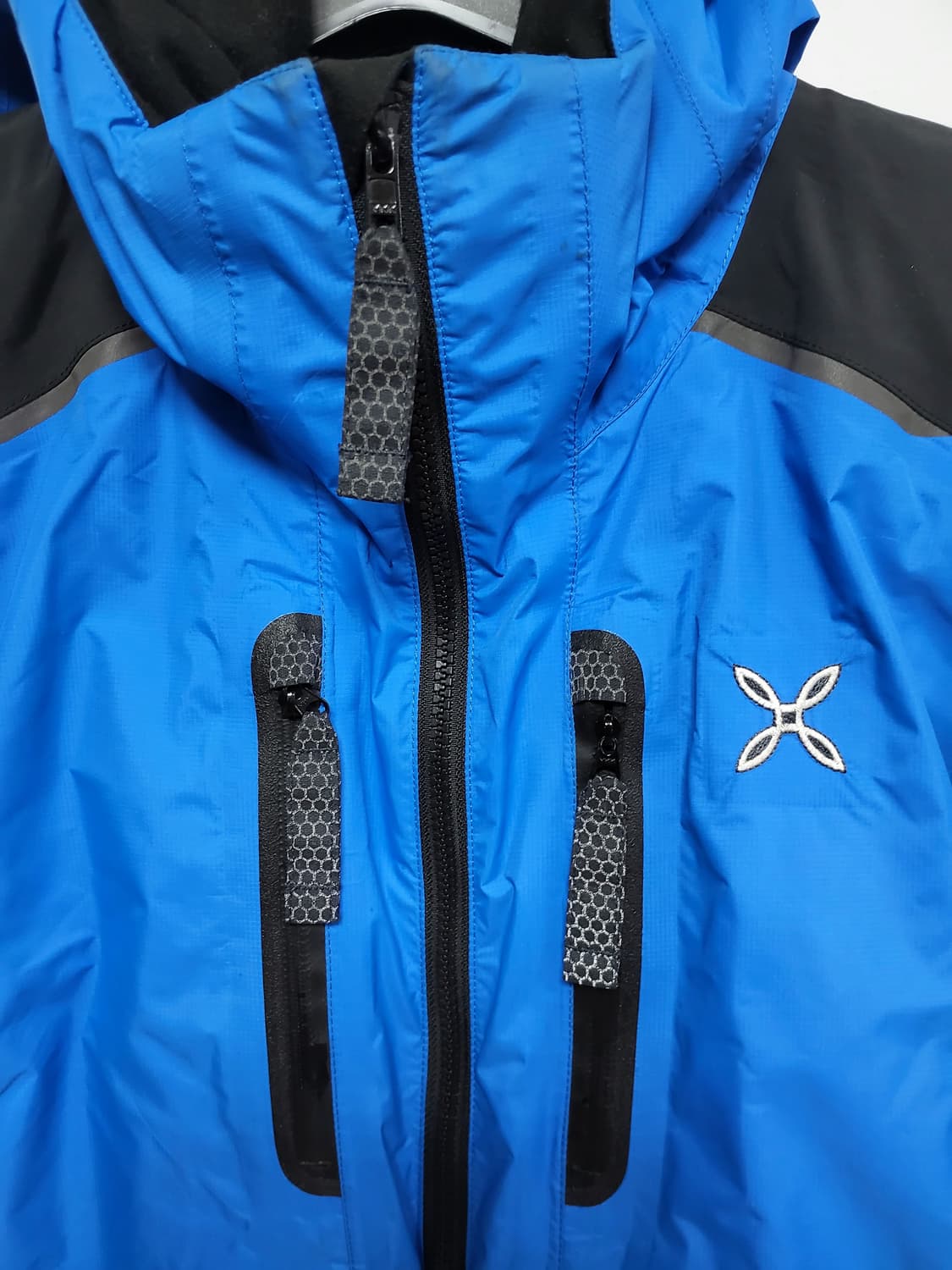 몬츄라 패딩자켓 매장판정품 L사이즈 고어텍스 상품이미지3