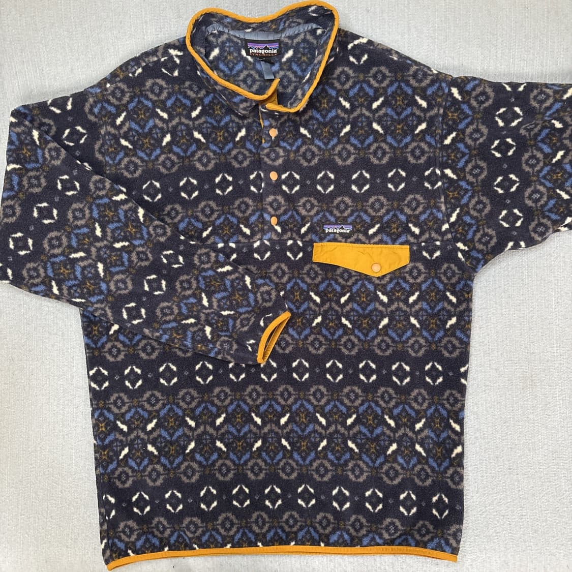 19FW 파타고니아 신칠라 스냅-T 네이비/옐로우 아즈텍 패턴 상품이미지1