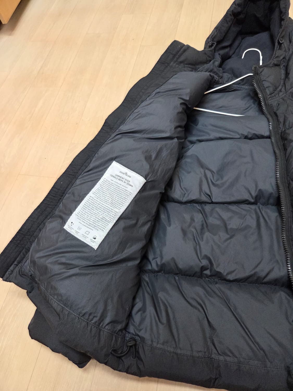 21FW 스톤아일랜드 크링클랩스 (블랙/라지) 상품이미지4