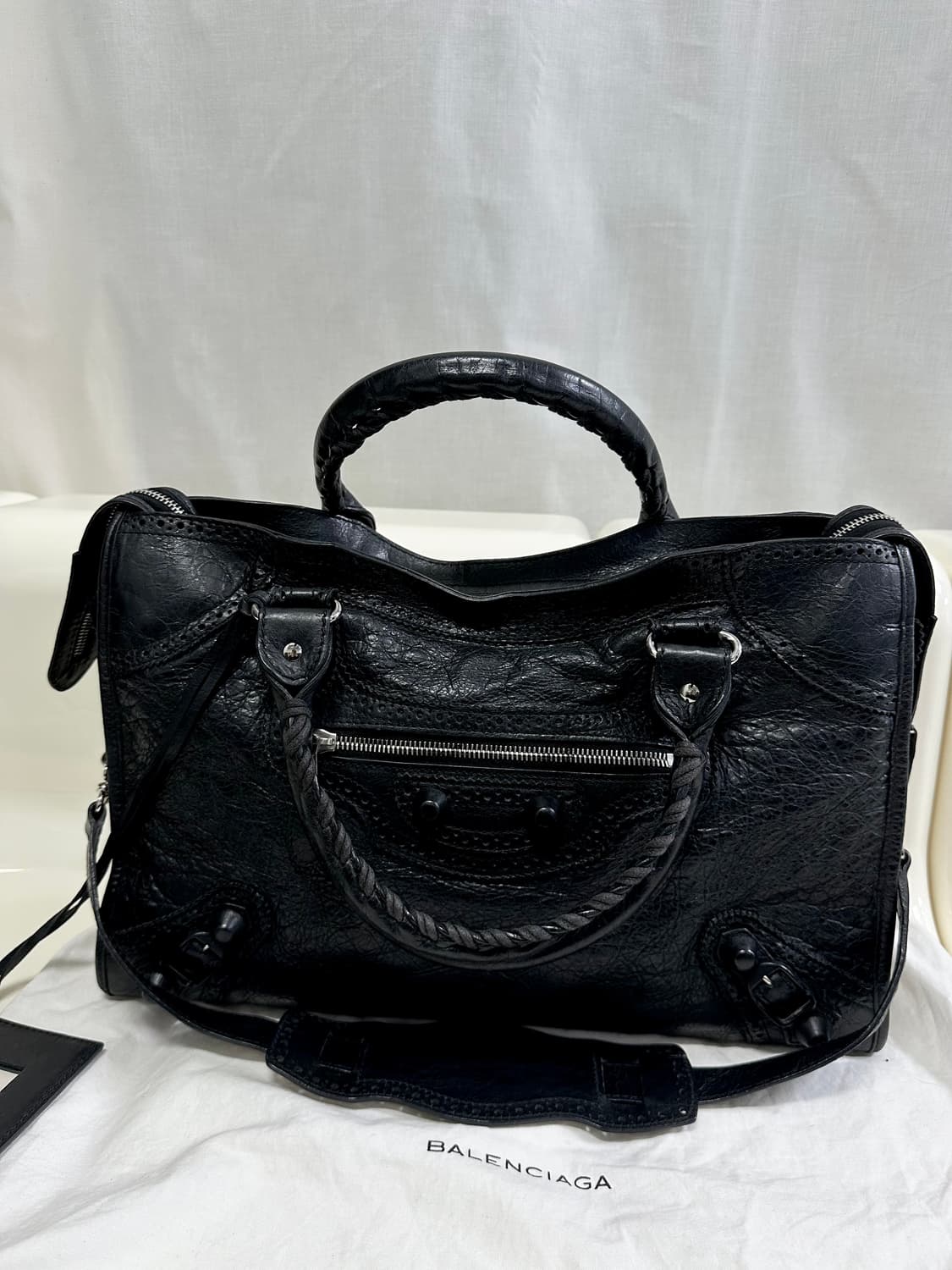 [A 정품] 발렌시아가 시티 모터백 미디움 블랙 상품이미지6