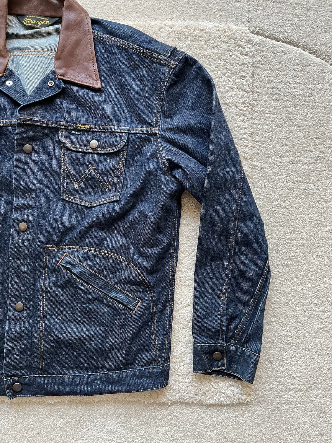 랭글러 레더 카라 24MJZ 데님 자켓 (103-105) 상품이미지3