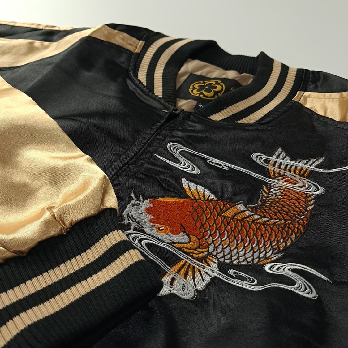 CK241 XL [새상품] 로그 새틴 골드 블랙 잉어 스카잔 자켓 상품이미지4