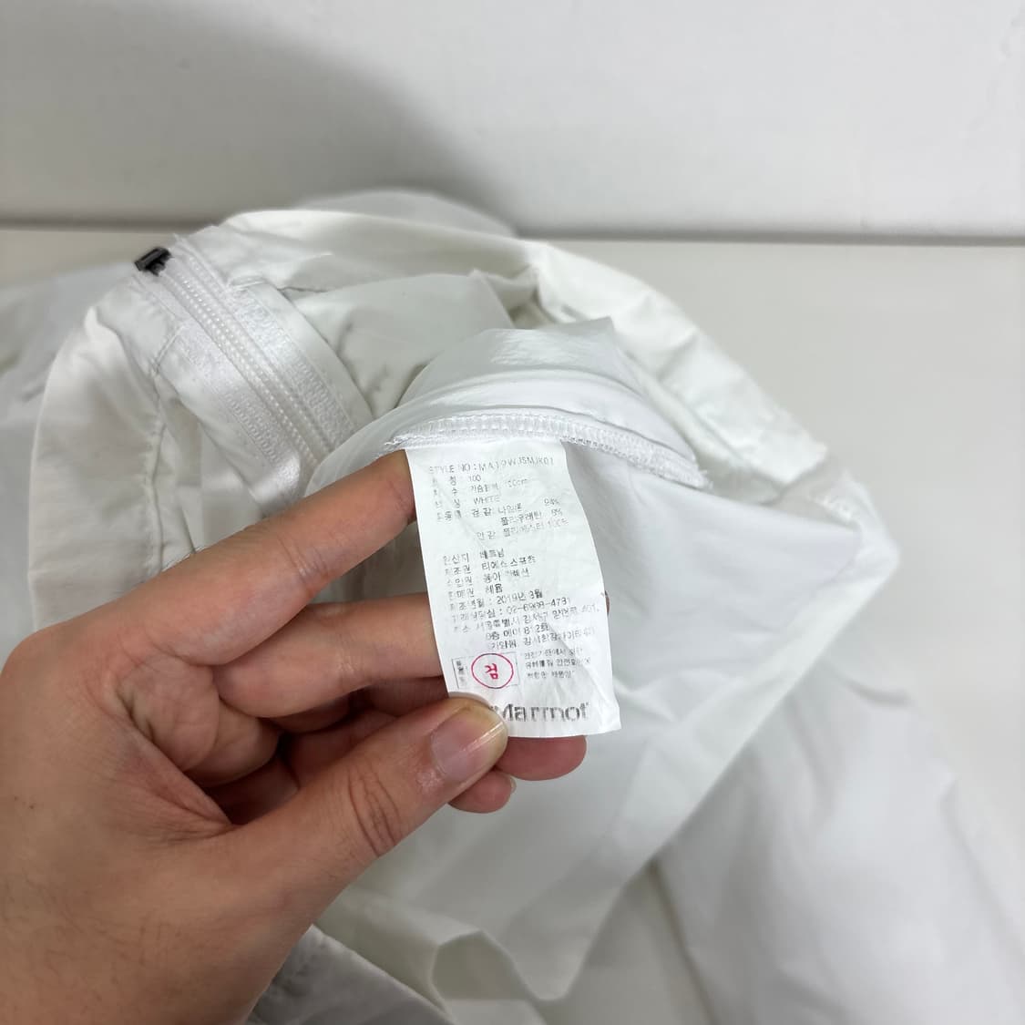 M 마모트 크림화이트 기본로고 등산 경량바람막이 상품이미지5