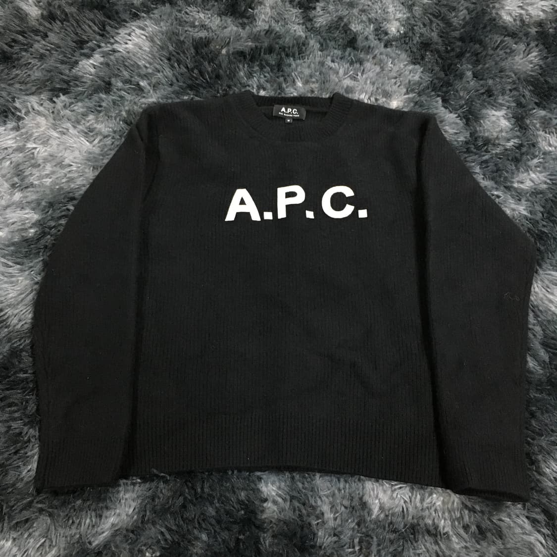 투티/A9 A.P.C 아페쎄 빅로고 니트 스웨터 블랙 상품이미지2