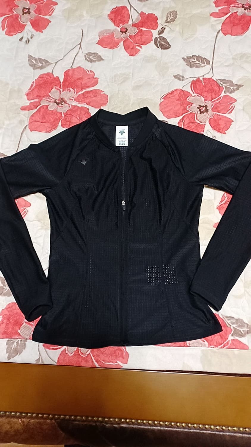 데상트 냉감기능성 메쉬집업 실측80 여성44 가슴40 기장55 상품이미지1