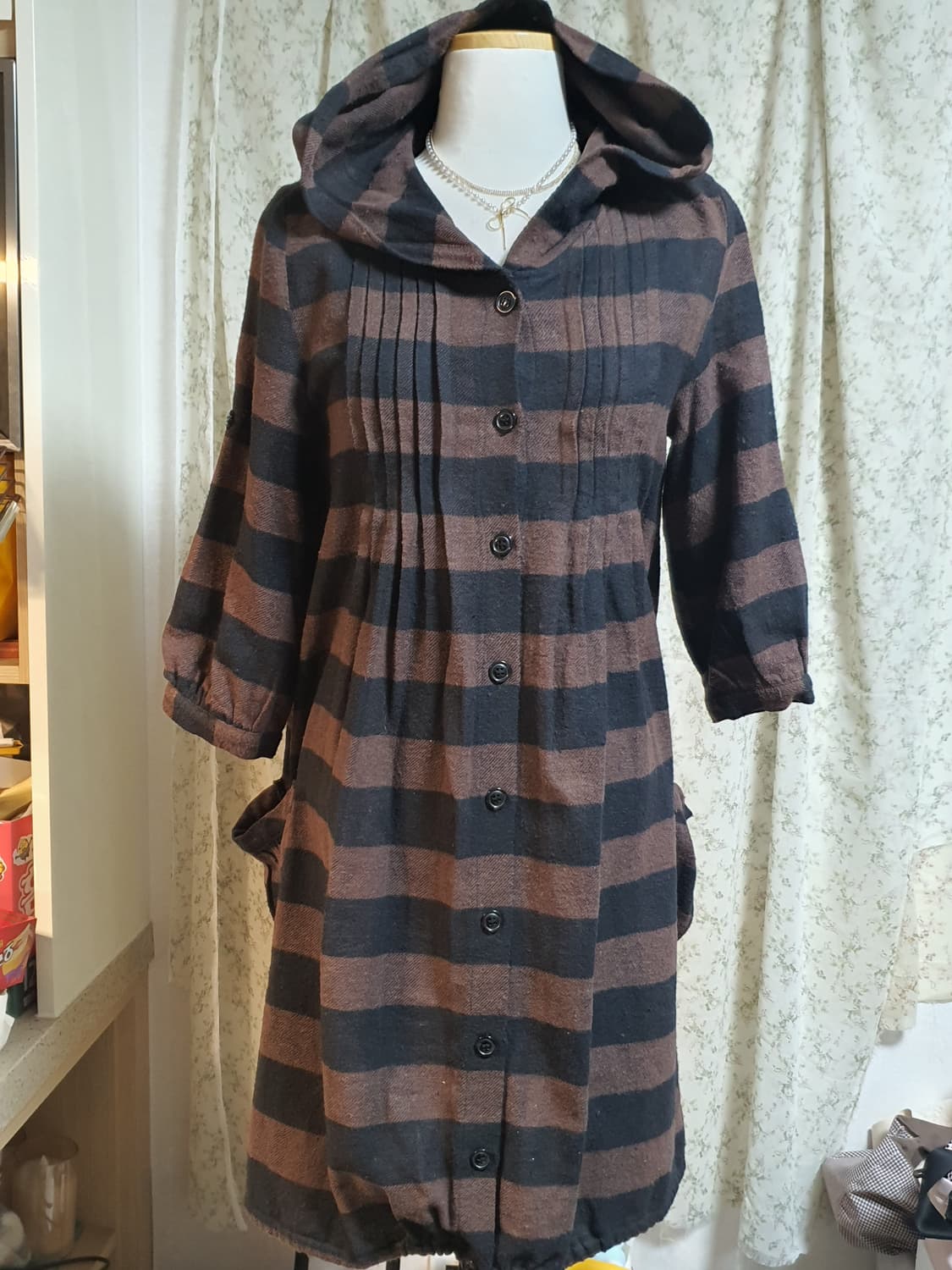 [모리걸] 줄무늬 후드 롱 남방 원피스 상품이미지1