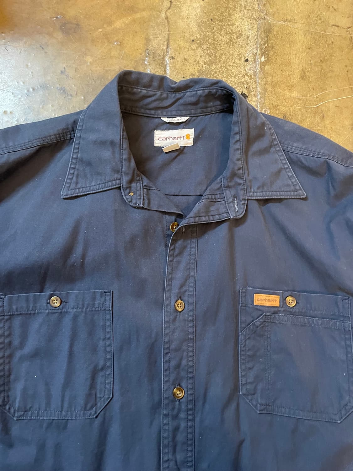 칼하트 오리지널핏 레더패치 워크 셔츠 다크네이비 상품이미지2