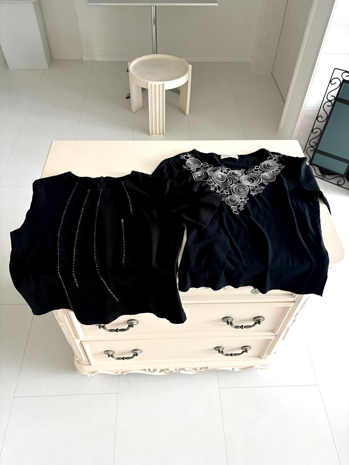 circle embroidery black top 상품이미지4