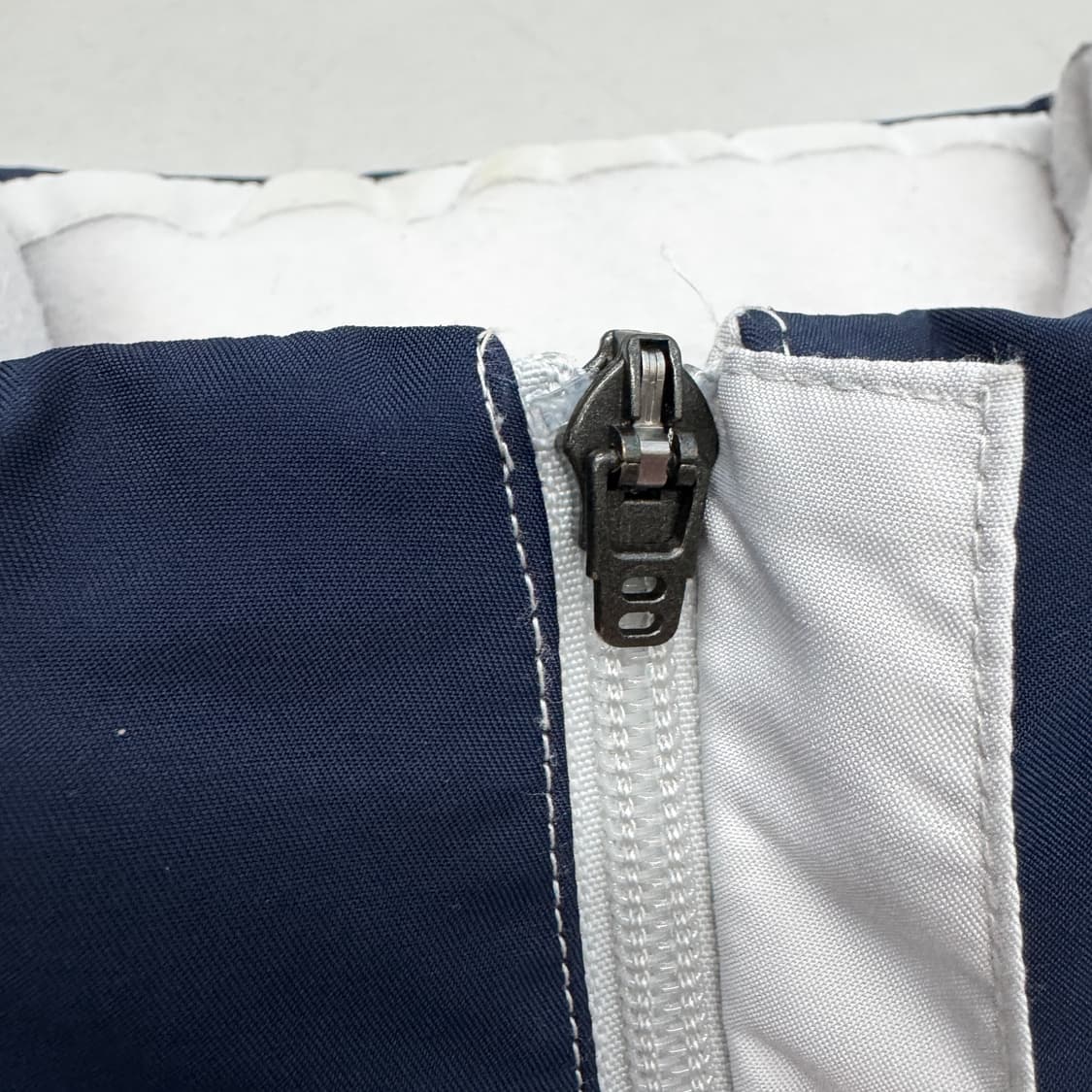 나이키 00s 스우시 올드스쿨 화이트 네이비 배색 점퍼 상품이미지6