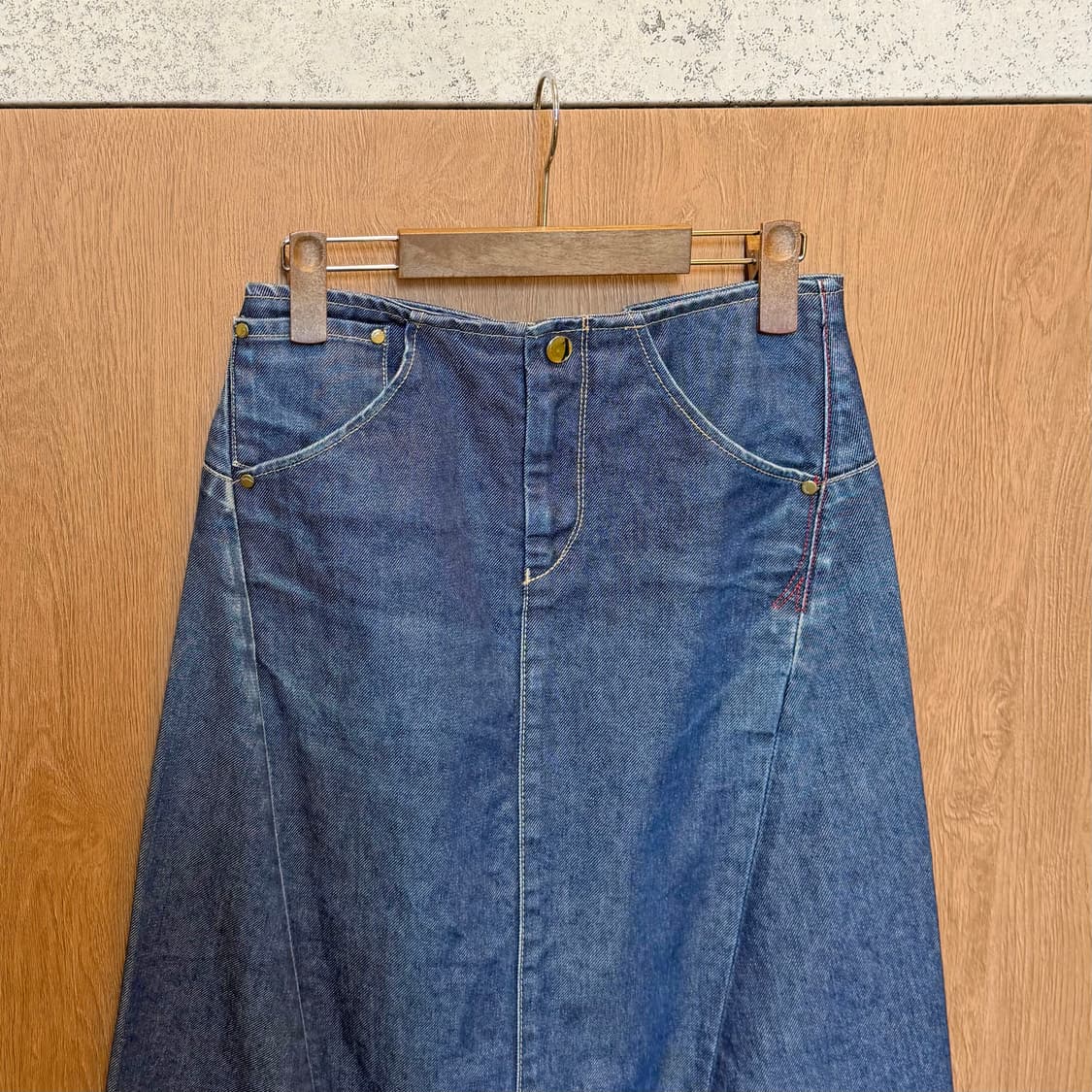 리바이스 엔지니어드 진 데님 롱 스커트 백 버클 스트랩 디테일 인디고 상품이미지3