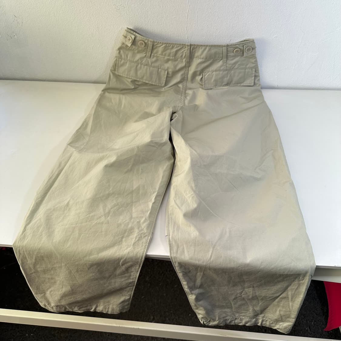 30-31 유니클로 아이보리 세미와이드 파라슈트팬츠 상품이미지6