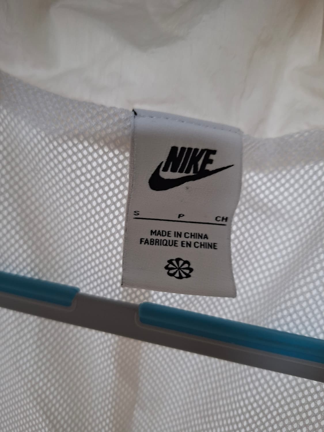 나이키 에센셜 스우시 바람막이 S 사이즈 연베이지 상품이미지2