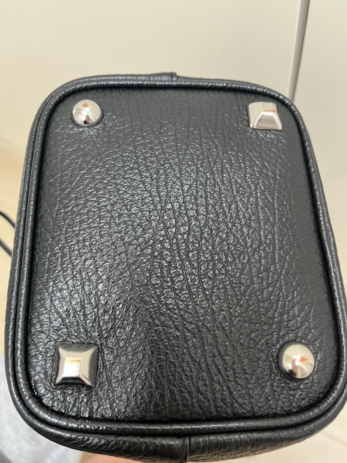 메종 마르지엘라 5AC 버킷백 블랙 상품이미지4