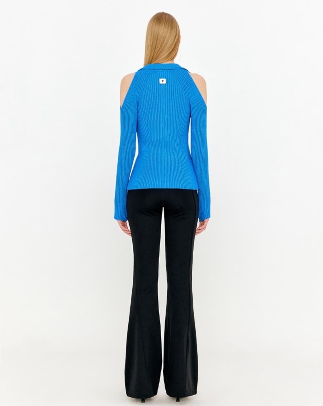 YUSE 유즈 컷아웃 숄더 니트집업 블루 상품이미지5