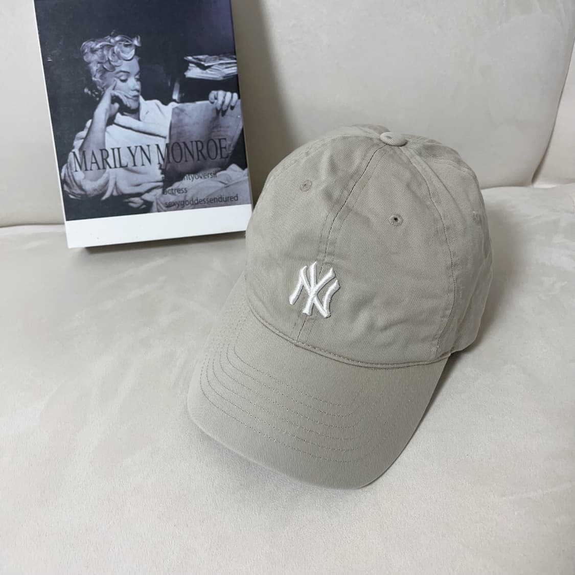 [정품] mlb 베이지 화이트로고 모자 상품이미지1