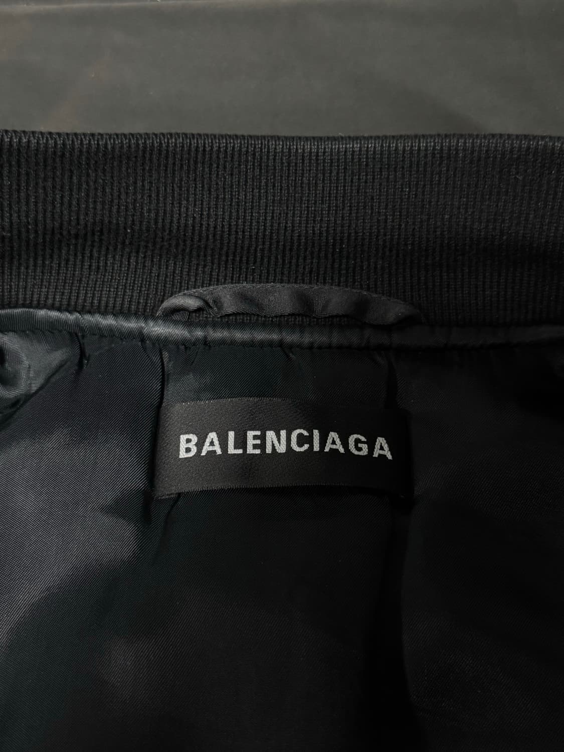 발렌시아가 18s/s 웨이브 로고 MA-1 봄버 자켓 블랙 (44) 상품이미지5