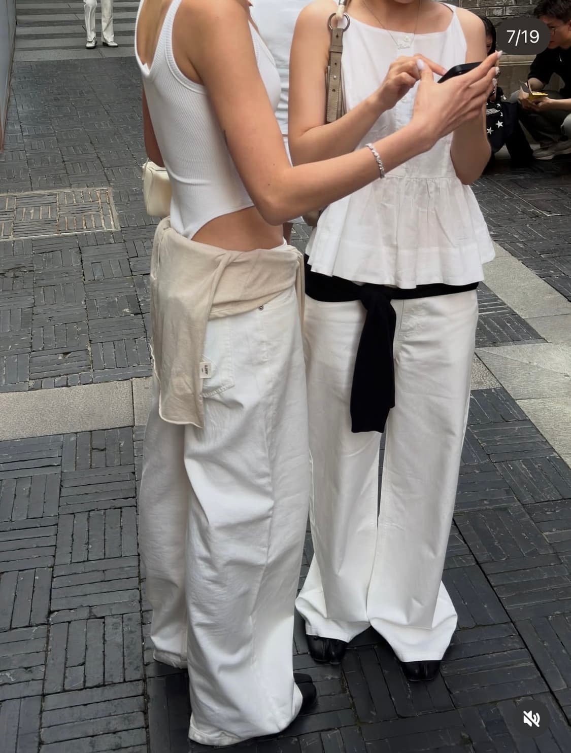 글로니 G RUFFLED BUTTON BLOUSE (IVORY) 상품이미지7