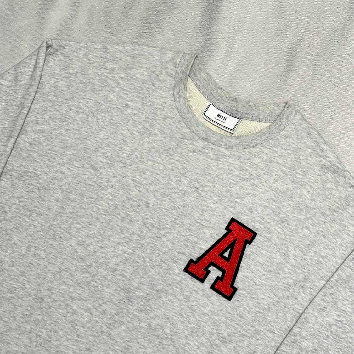 M 아미 A 로고 패치 맨투맨 상품이미지1