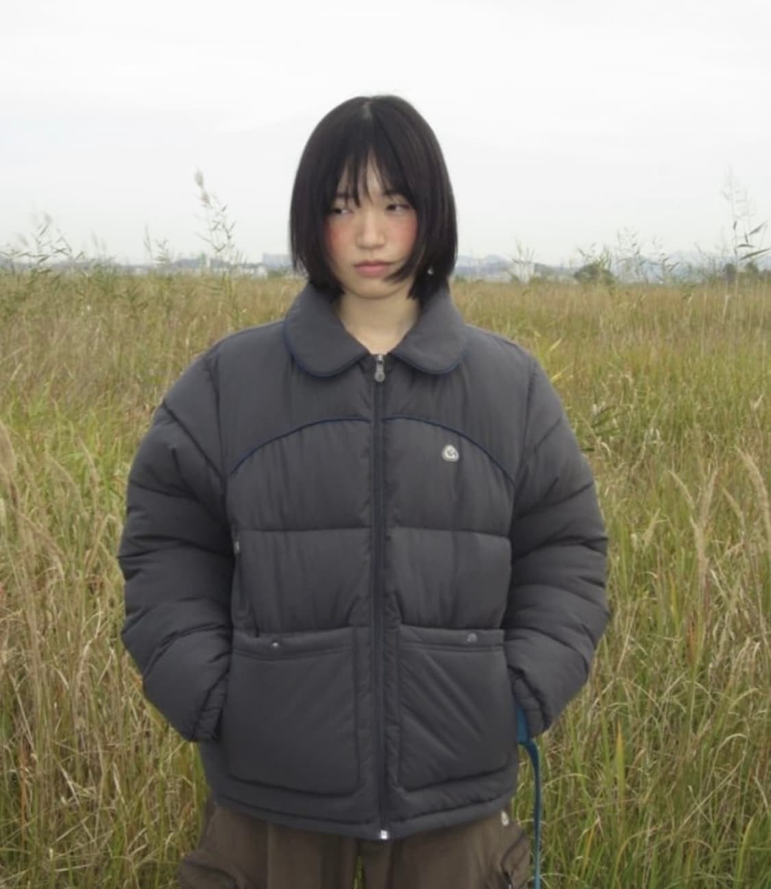 스마트어반유즈풀 코이세이오 프론트 포켓 패딩 다크그레이 상품이미지1