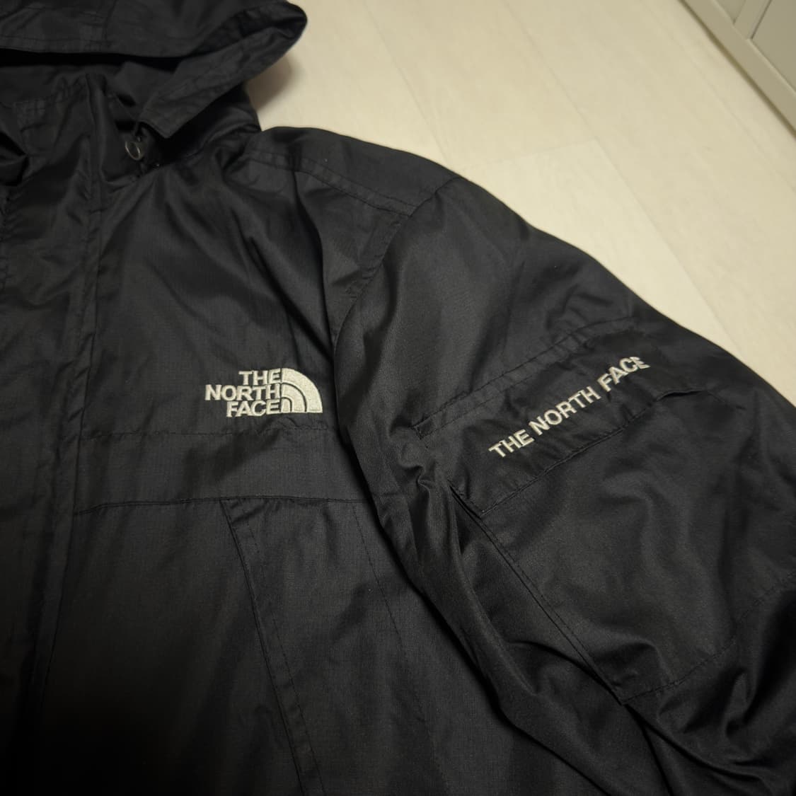 노스페이스 바람막이 자켓 블랙  상품이미지5
