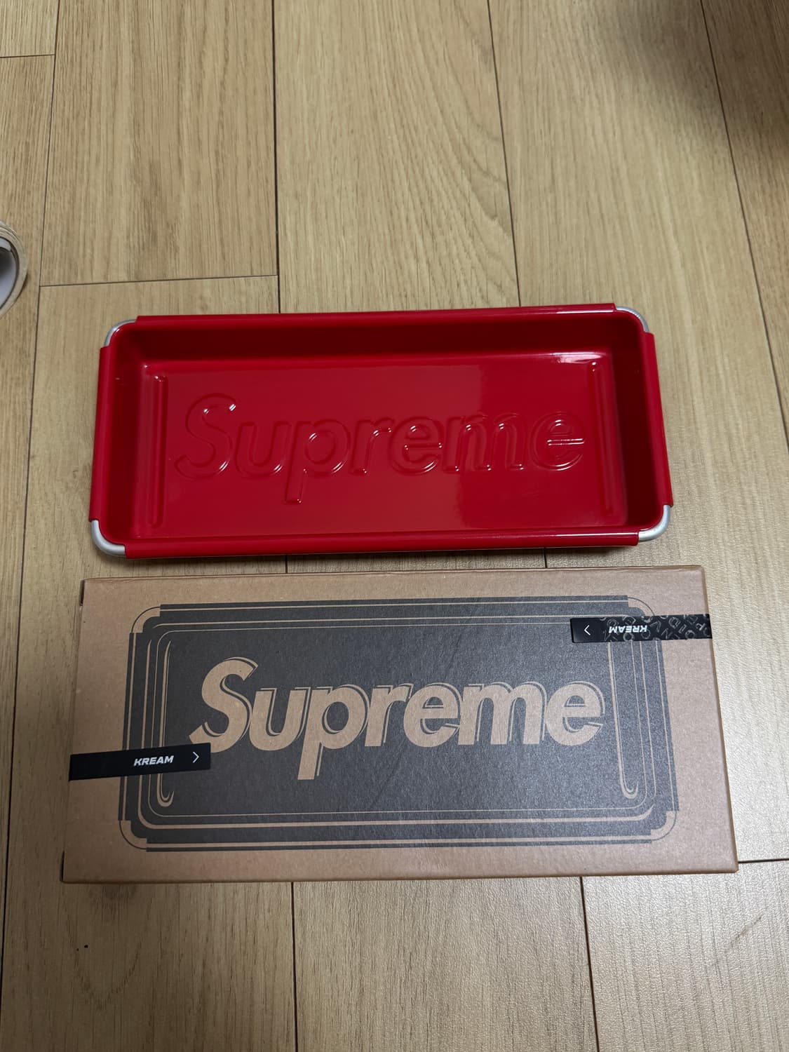 슈프림 덜튼 트레이 레드 상품이미지1