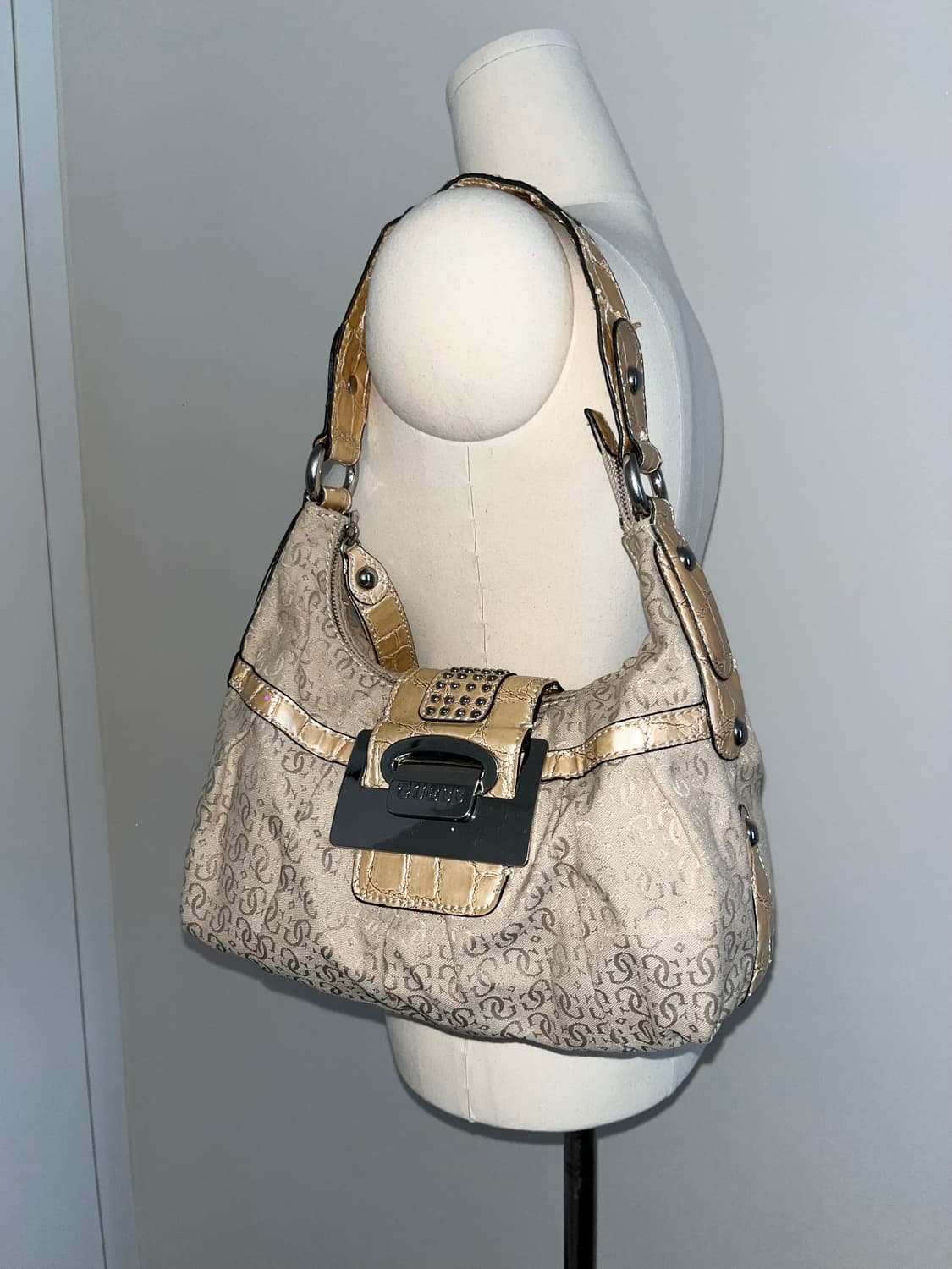 Guess beige Shoulder bag 상품이미지2