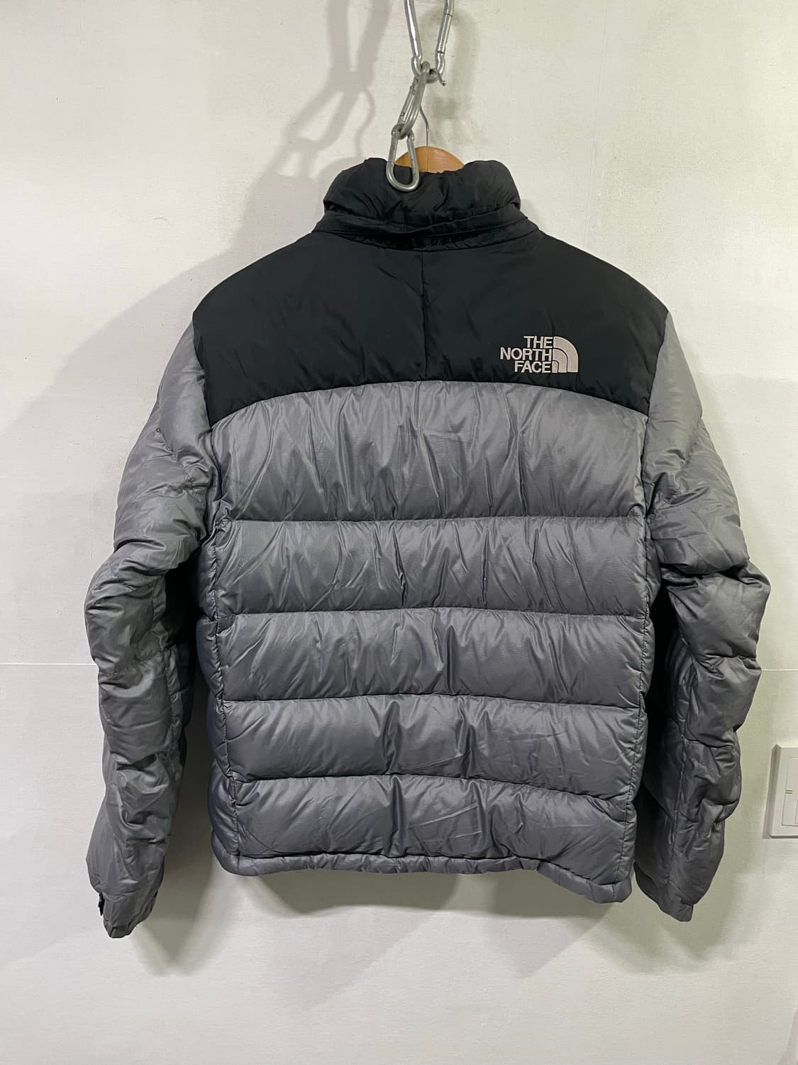 노스페이스 눕시 패딩 95-100 사이즈 그레이 희귀 색상 상품이미지2