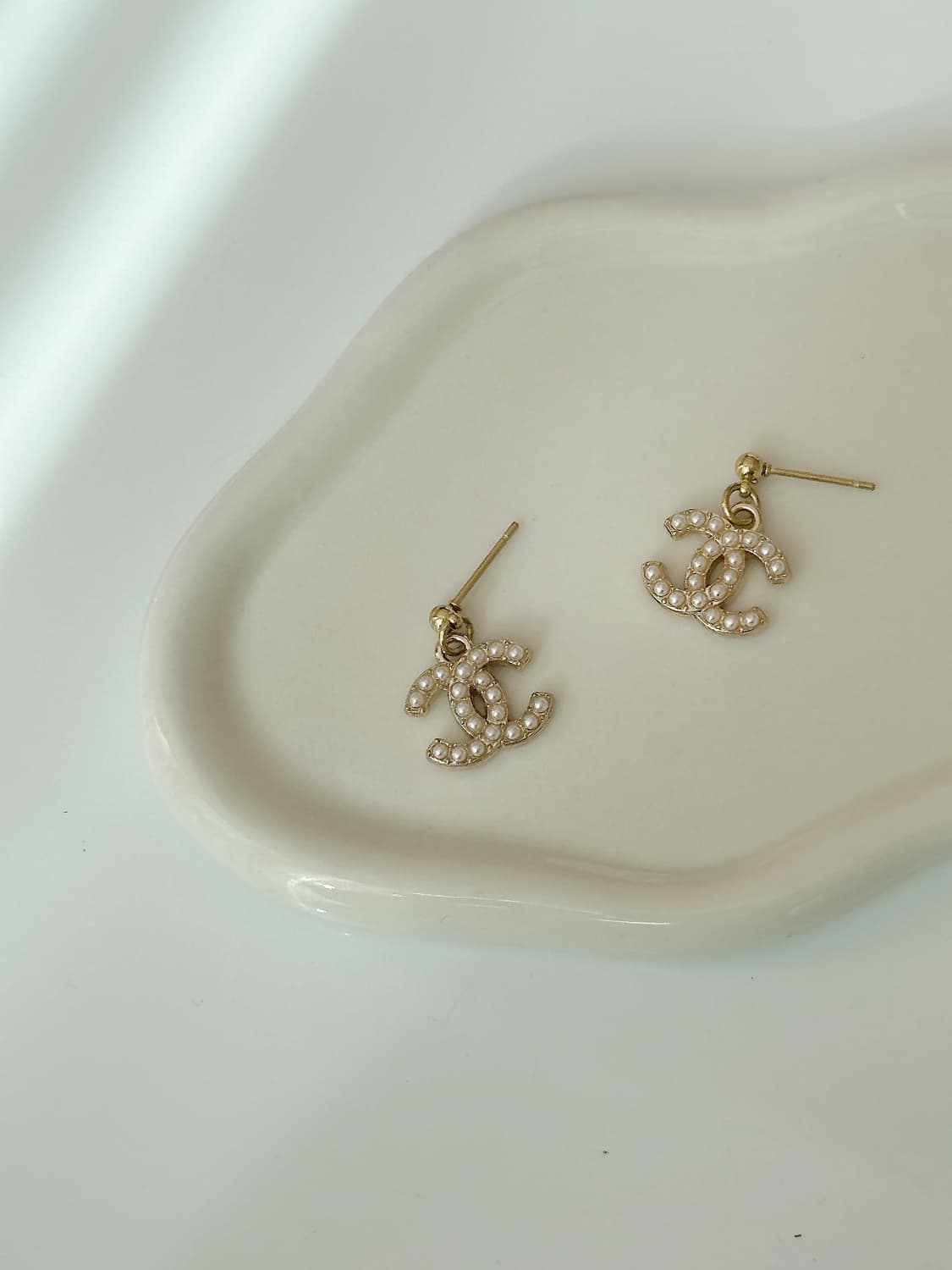 샤넬 진주로고 드롭 업사이클링 귀걸이 상품이미지2