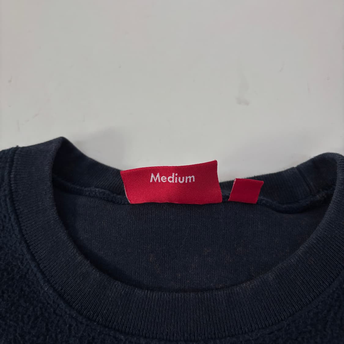 슈프림 23FW 인사이드아웃 맨투맨 네이비 상품이미지8