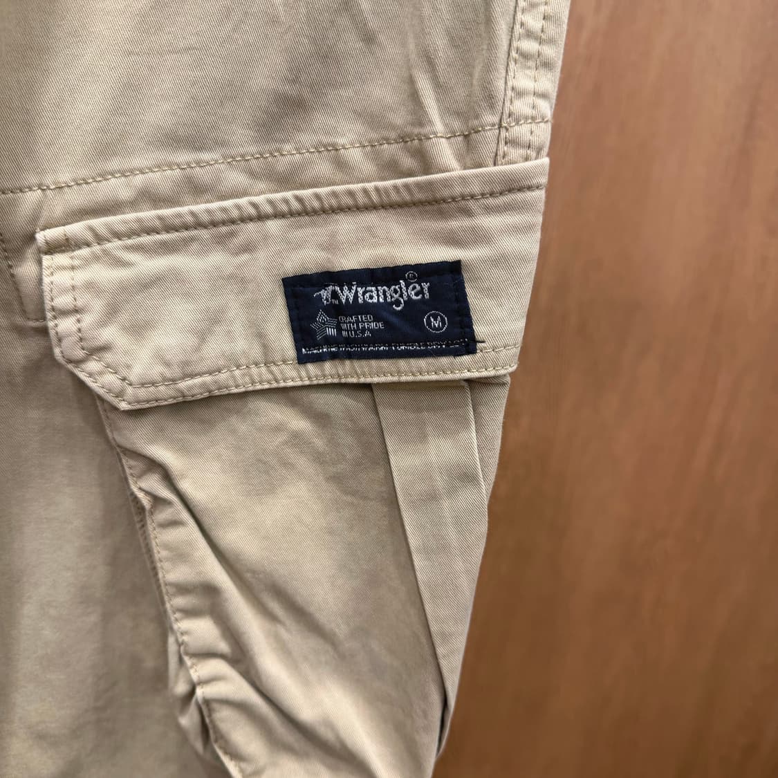 랭글러 카고 팬츠 사이드 플랩 포켓 패치 디테일 슬림 테이퍼드핏 베이지 상품이미지6