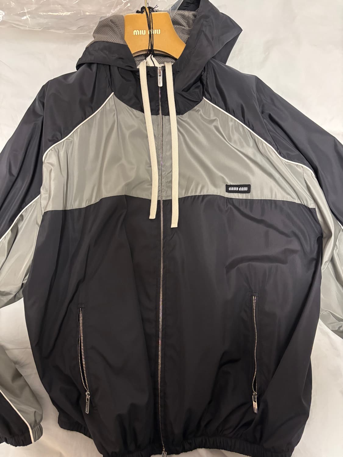 미우미우 25SS 런웨이 바람막이 36사이즈 상품이미지3