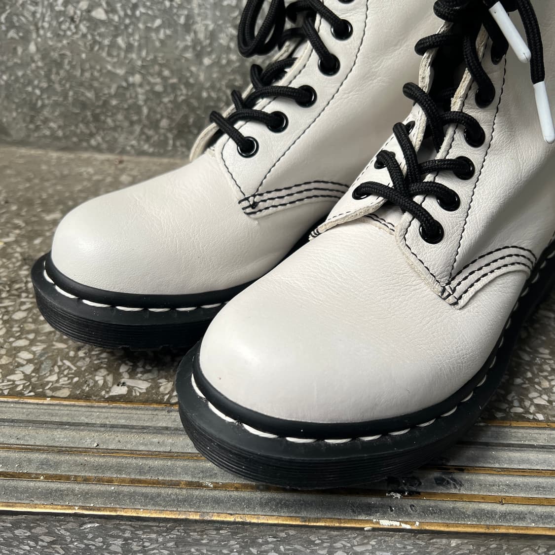 닥터마틴 1460 파스칼 화이트 부츠 상품이미지5