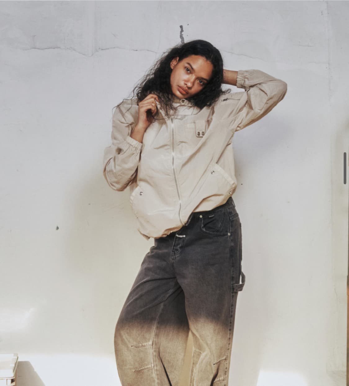 더바이닐하우스 쉬어 윈드브레이커 바람막이 베이지 상품이미지3