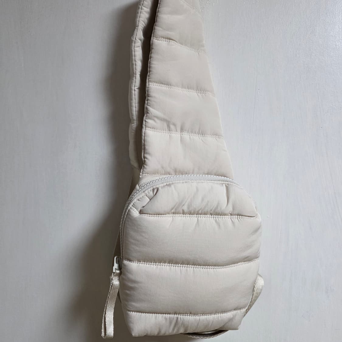 새상품) cos 패디드 크로스바디백 상품이미지5