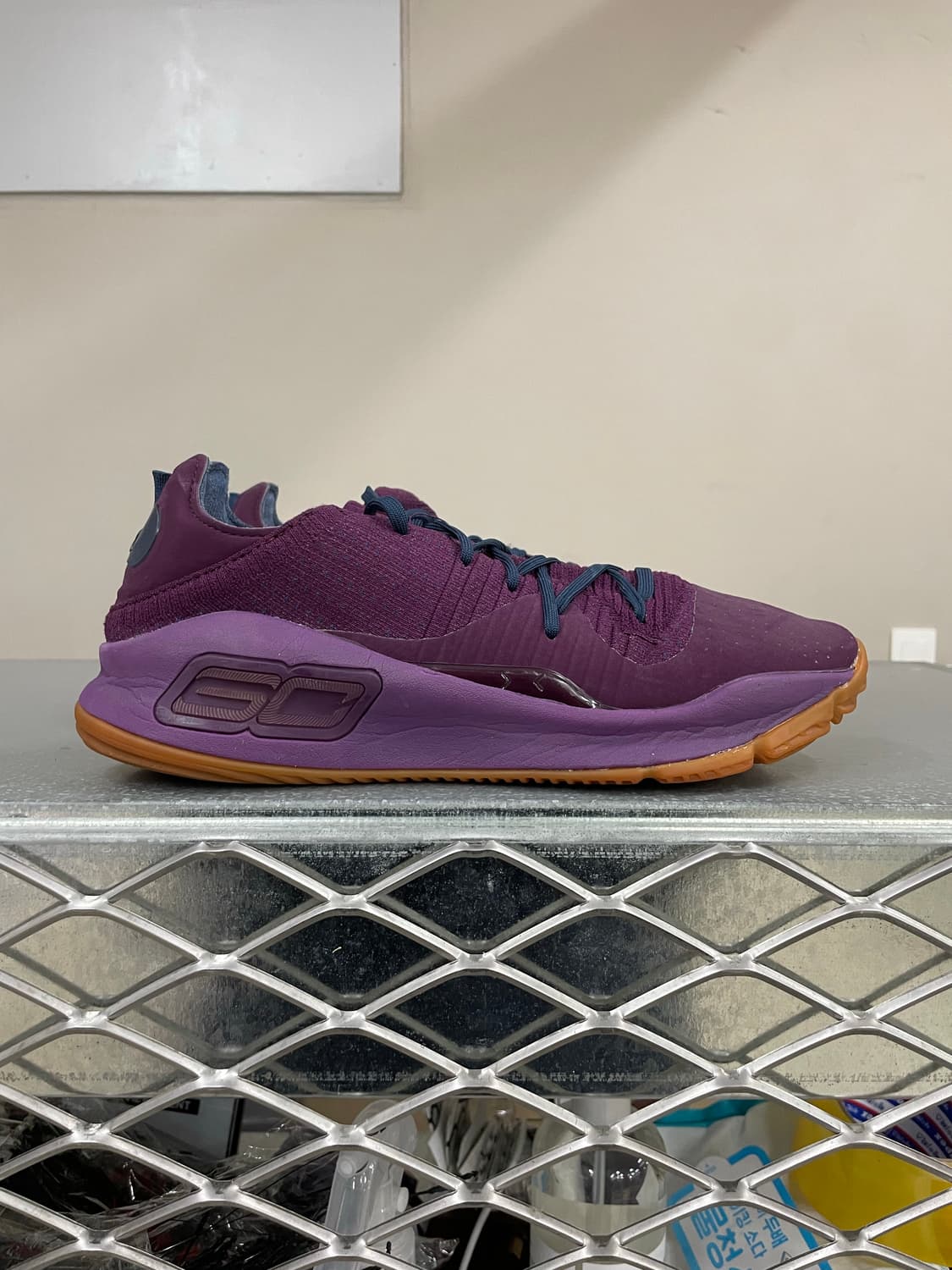 언더아머 UA 커리 4 로우 280 상품이미지4