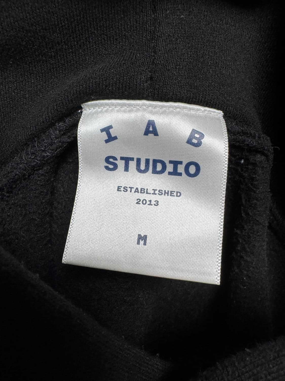 아이앱 스튜디오 후드티 블랙 상품이미지4