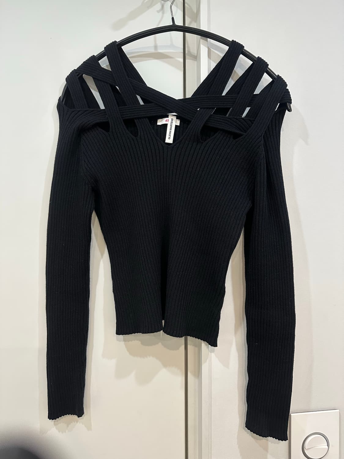 h&m x 글렌마티스 컷아웃 니트탑 M 상품이미지3