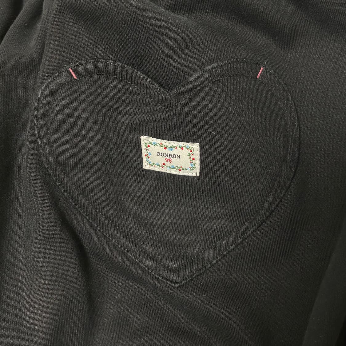 론론 하트 스티치 포켓 조거팬츠 블랙 상품이미지3