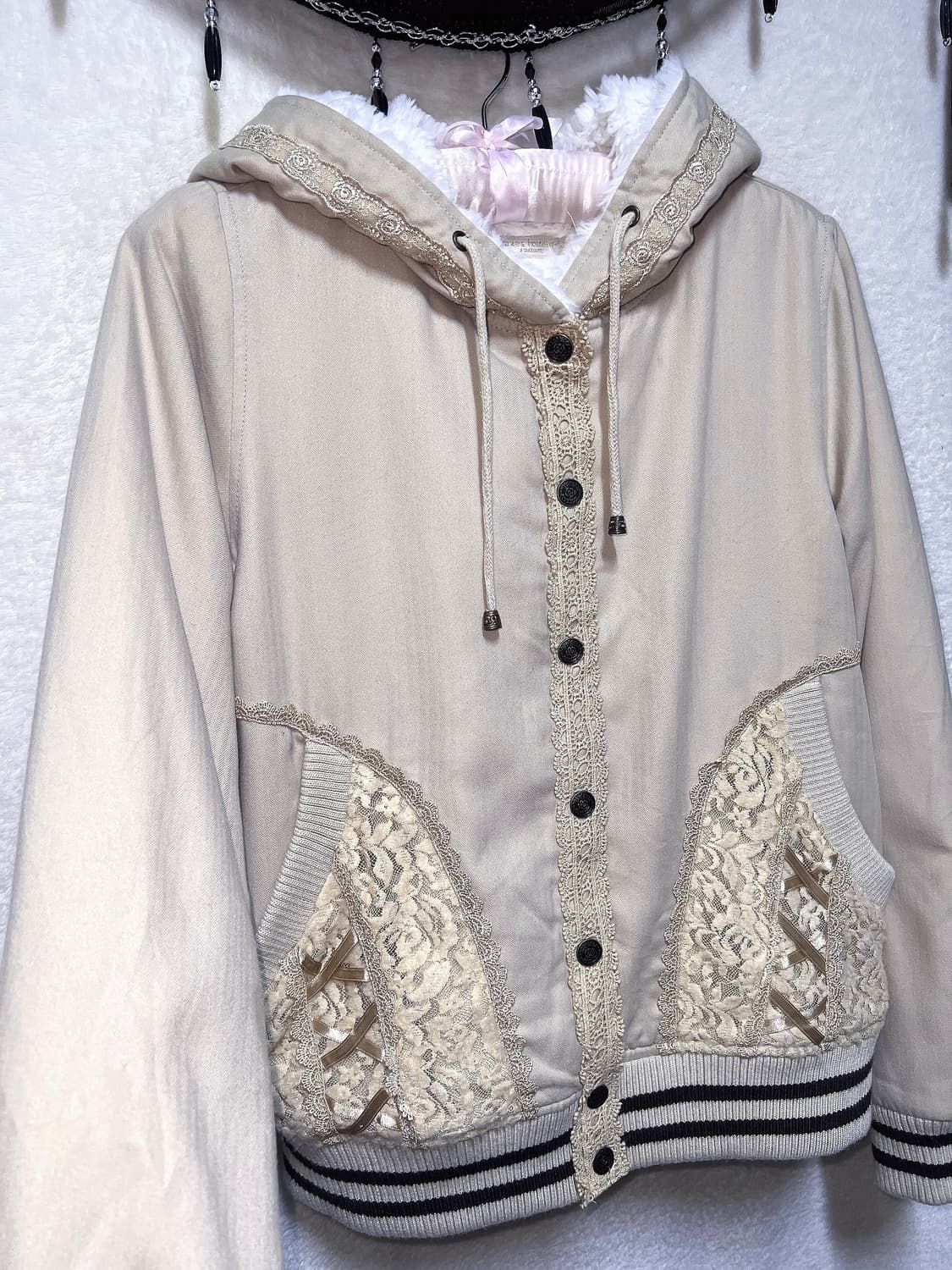 엑시즈팜 레이스 퍼후드 점퍼 자켓 라떼갸루 로맨틱 로걀 모리 핀터 하치 상품이미지8