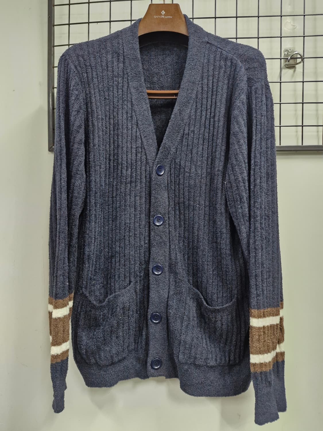 100L 젤라또피케 남성 소매 배색 가디건 네이비. 상품이미지1