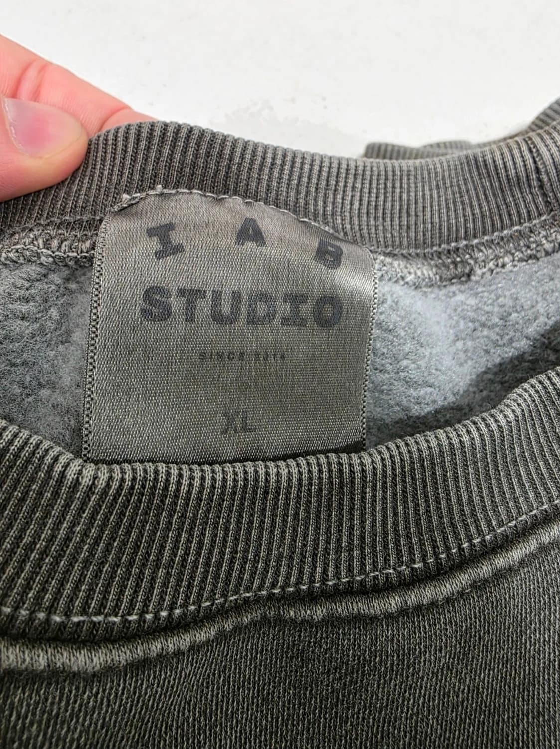 아이앱 스튜디오 피그먼트 스웨트셔츠 블랙 XL 상품이미지4