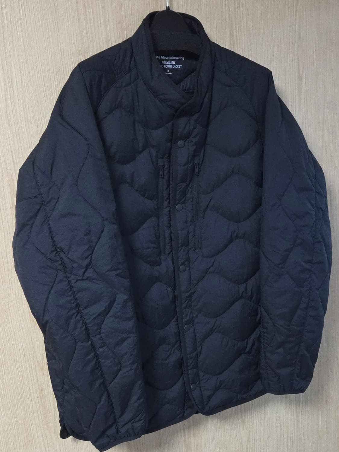 유니클로 화이트마운티니어링 경량 패딩 하이브리드 상품이미지2