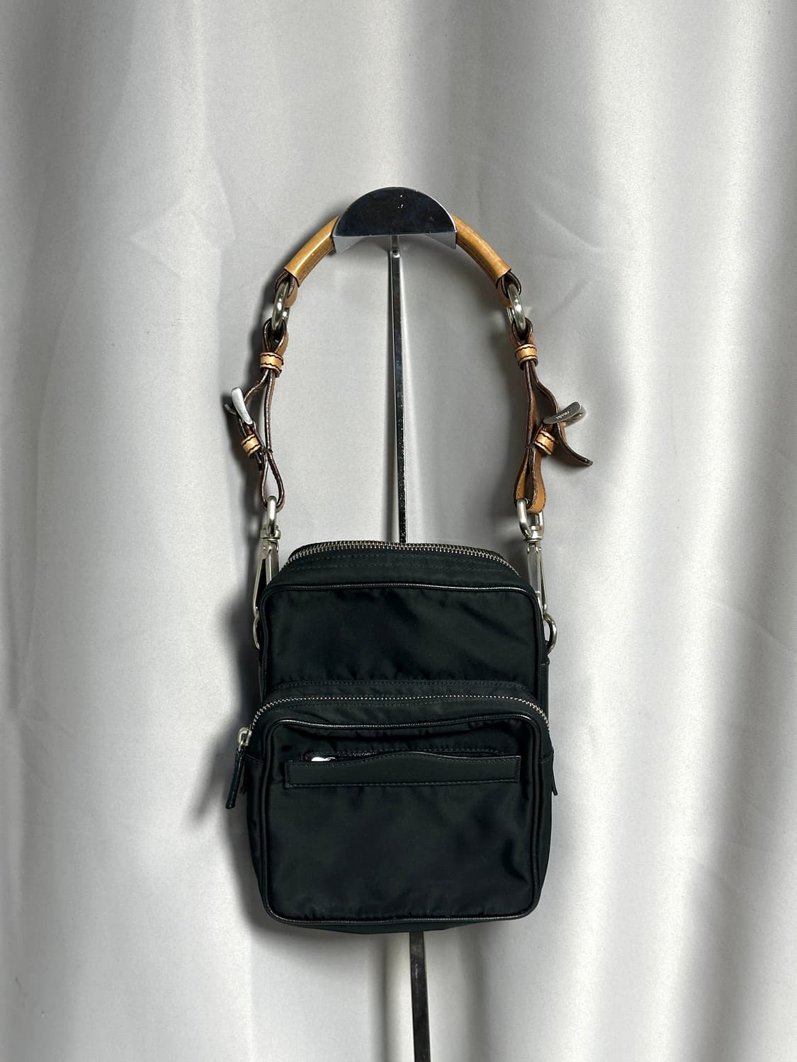 프라다 나일론 & 사피아노 레더 미니 숄더 토트 블랙 상품이미지5