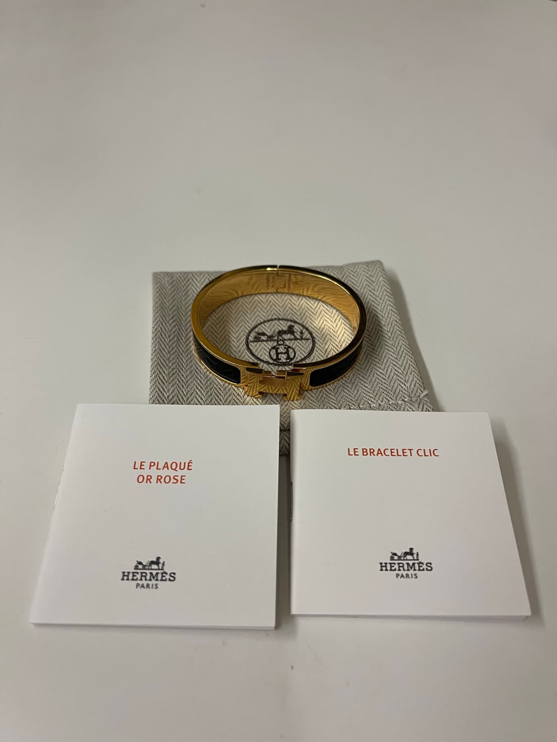 에르메스 클릭아슈 골드 블랙 상품이미지4