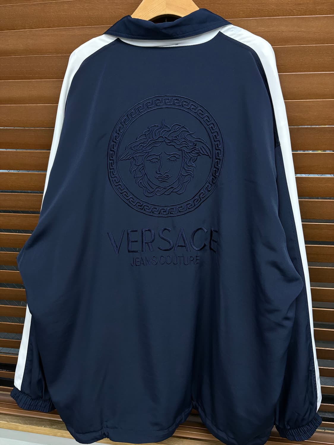 베르사체 올드스쿨 자수 바람막이 자켓 상품이미지3